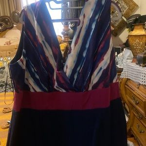 Beautiful evening Dress, looks very elegant and beautiful color.